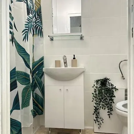 Cozy Wood Themed Studio Sky Bar Apartment Bucharest